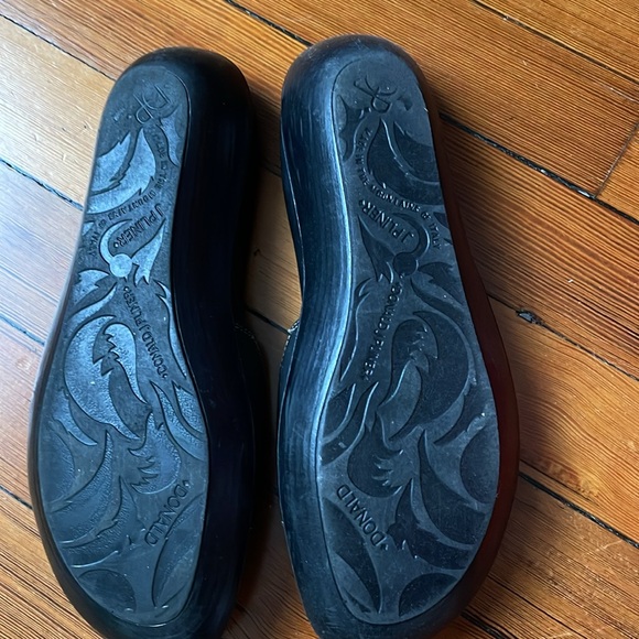 DONALD J. PLINER leather flats/ flip-flops with small platform and buckle 8.5 - Picture 3 of 5